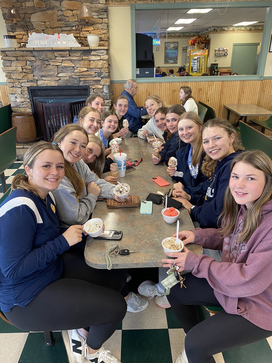 GahsSoftball's tweet photo. Well deserved! https://t.co/w7tQia7OvS