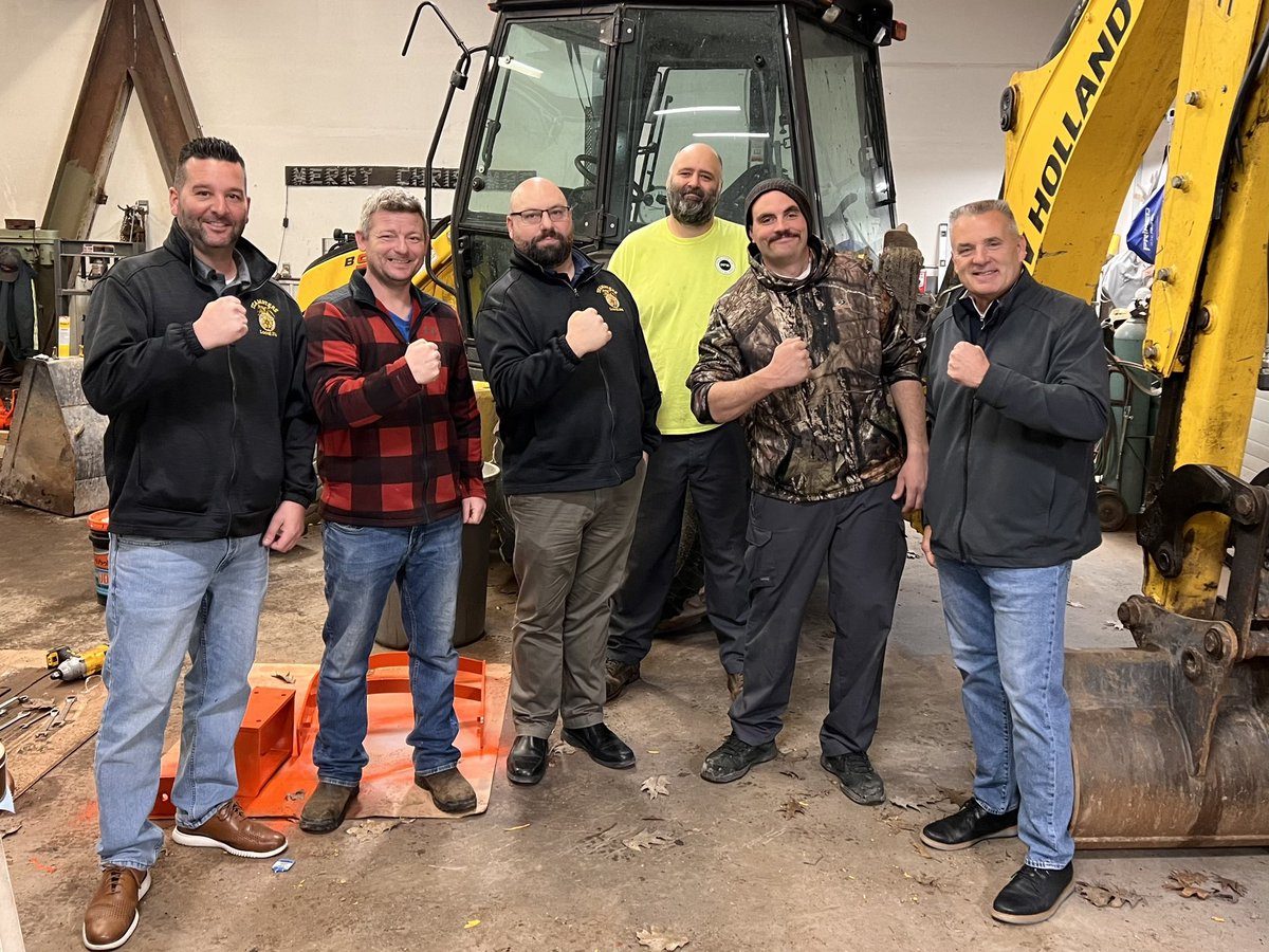 President Quackenbush, Business Agent Dave Garlock and Organizer Jason Hughes had a great meeting with our brothers at the Village of Cleveland Highway Department! Teamsters at the Highway Departments in NYS are always ready to work and always get the job done! Union Strong!…