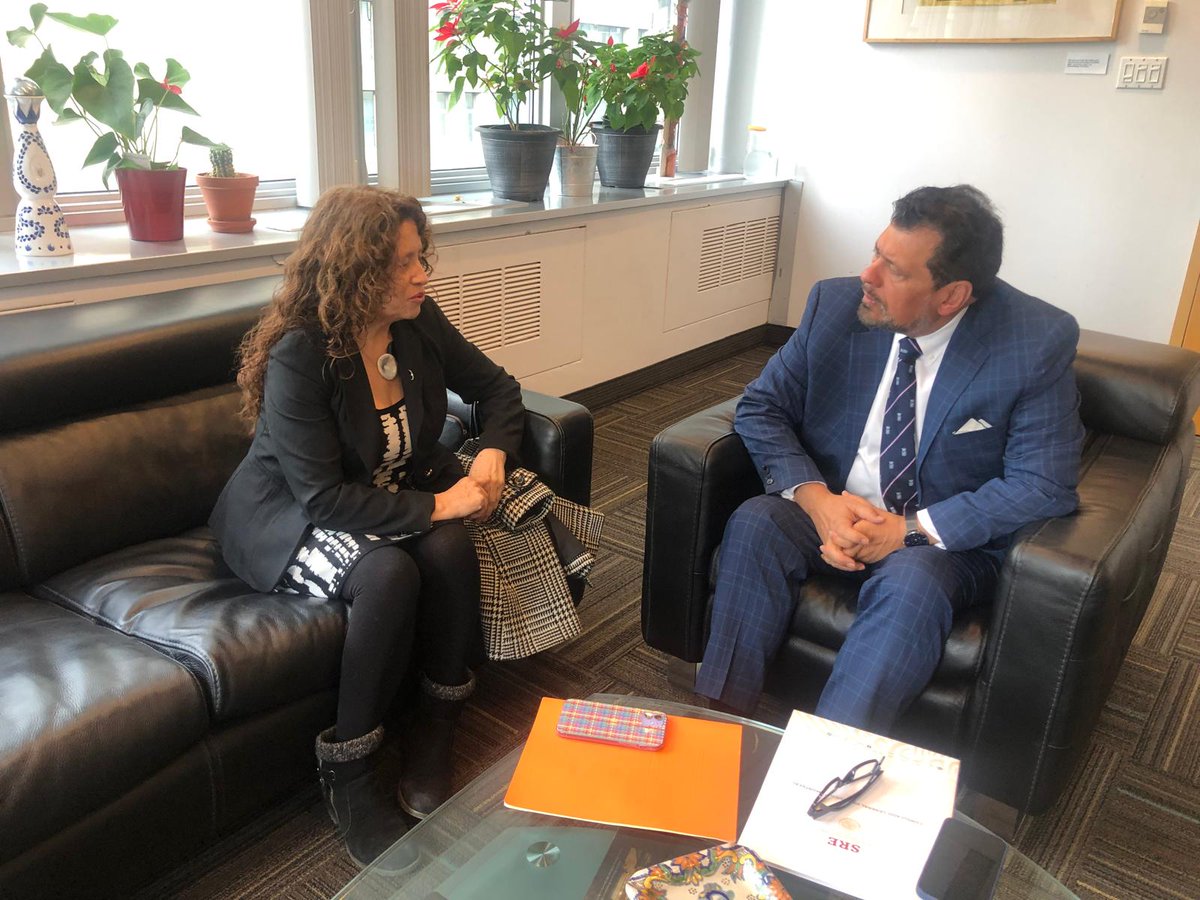 Una #DiplomaciaCercana es prioritaria para el Consulado General de México en Montreal. Primera de muchas reuniones del Cónsul General @VMTrevino con la Presidenta de la #RedGlobalMX en Montreal, Gabriela Casas.󠁭