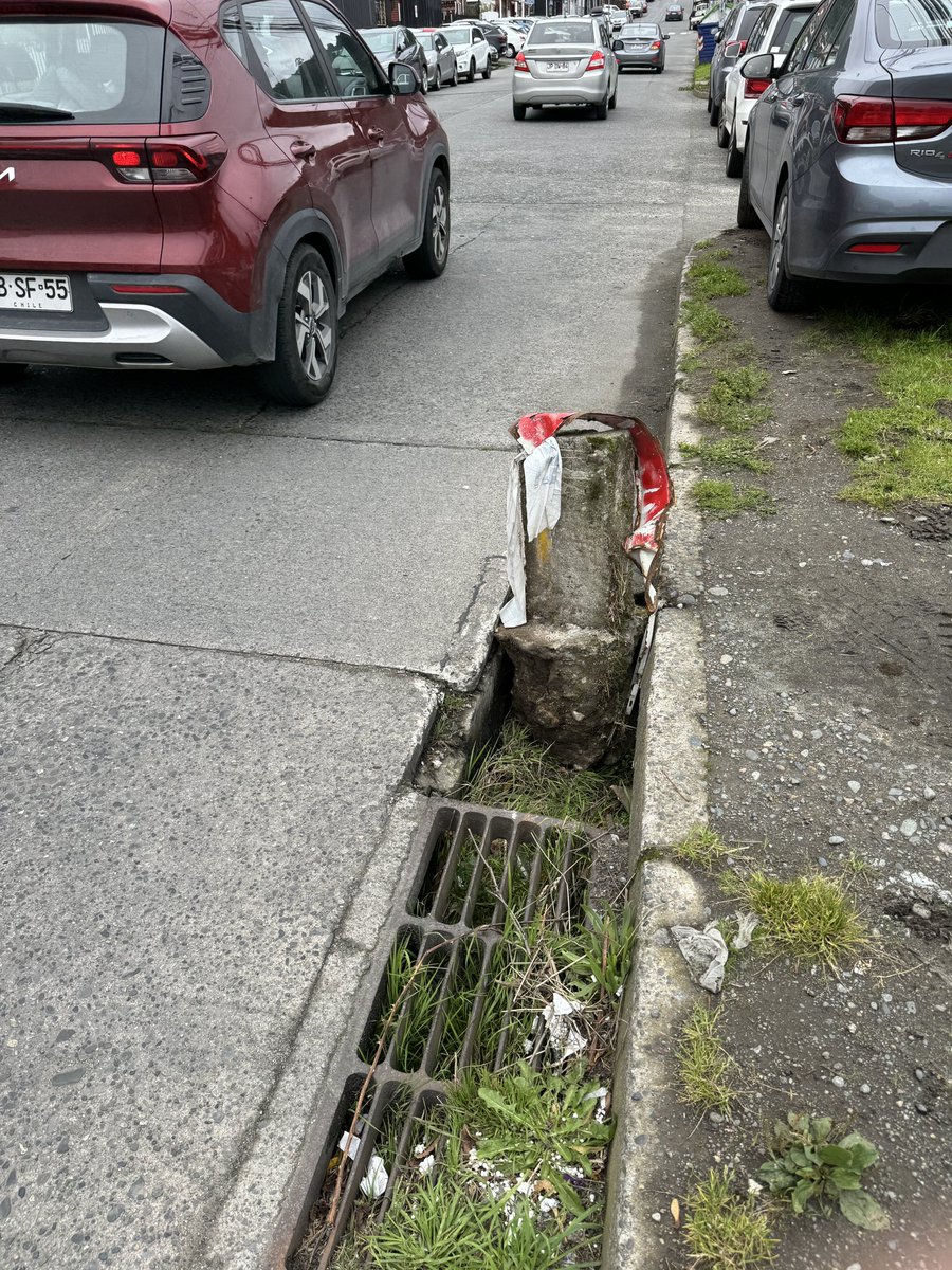 alexander_cytra's tweet photo. A quien le corresponda, se le informa que la falta de rejilla del sumidero ha provocado un par de accidentes y debe ser repuesta.  Suralis se pronunciará? Esto es calle doctor Martín a la altura del 499, Puerto Montt.  No es necesario que les envíen más información por interno. https://t.co/RX2qXUjoWn