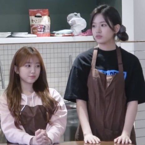 hourly izone tweet media