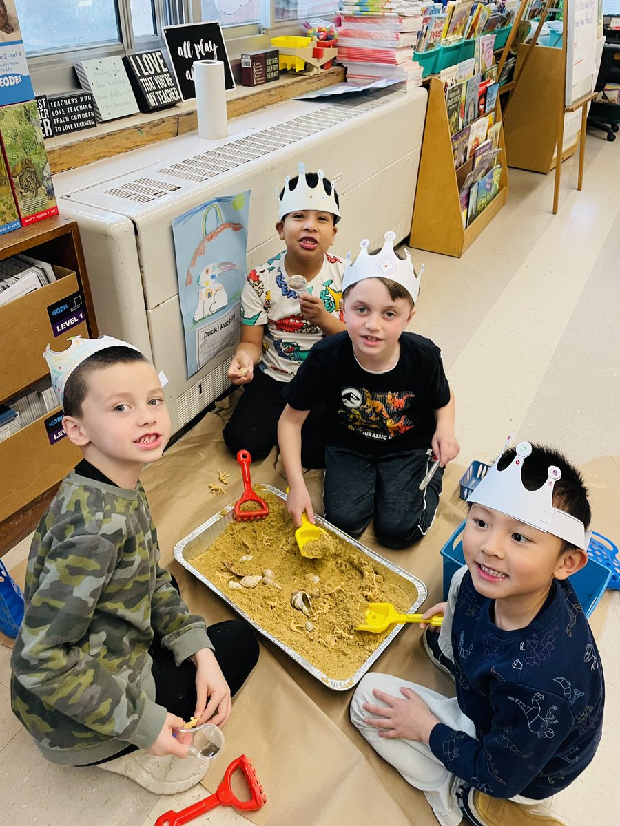 First grade Dino Day to celebrate the end of our unit exploring the History of the Earth! We traveled to each first grade class to participate in different activities!