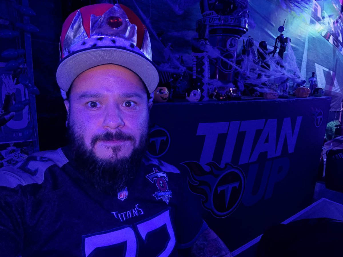 <a href="/TaylorLewan77/">Taylor Lewan</a> Hey big Daddy, visit our house in Mexico City, <a href="/labombayucateca/">La bomba yucateca</a> aka <a href="/TerrazaTitan/">Terraza Titan</a> is the <a href="/TitansFamilyMex/">Titans Family Mexico 🇲🇽🏈⚔</a> ‘s house