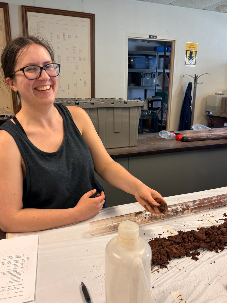 OSU_PLANTS's tweet photo. Busy week on campus for PASS students! The Soil Morphology class has started working on their transect descriptions from deep cores taken at Lake Carl Blackwell for lab. This is a multi-week process.  Analysis next week!!  @okstateferguson @okstate @ASA_CSSA_SSSA #soil #agronomy https://t.co/5XEMNuN0Bw