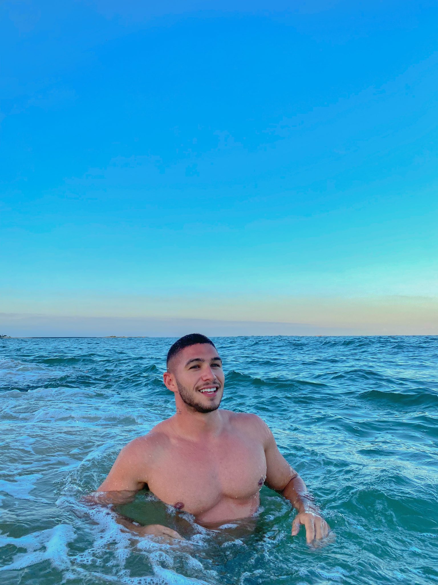 essa bombou no insta https://t.co/3vSuKxVPpF