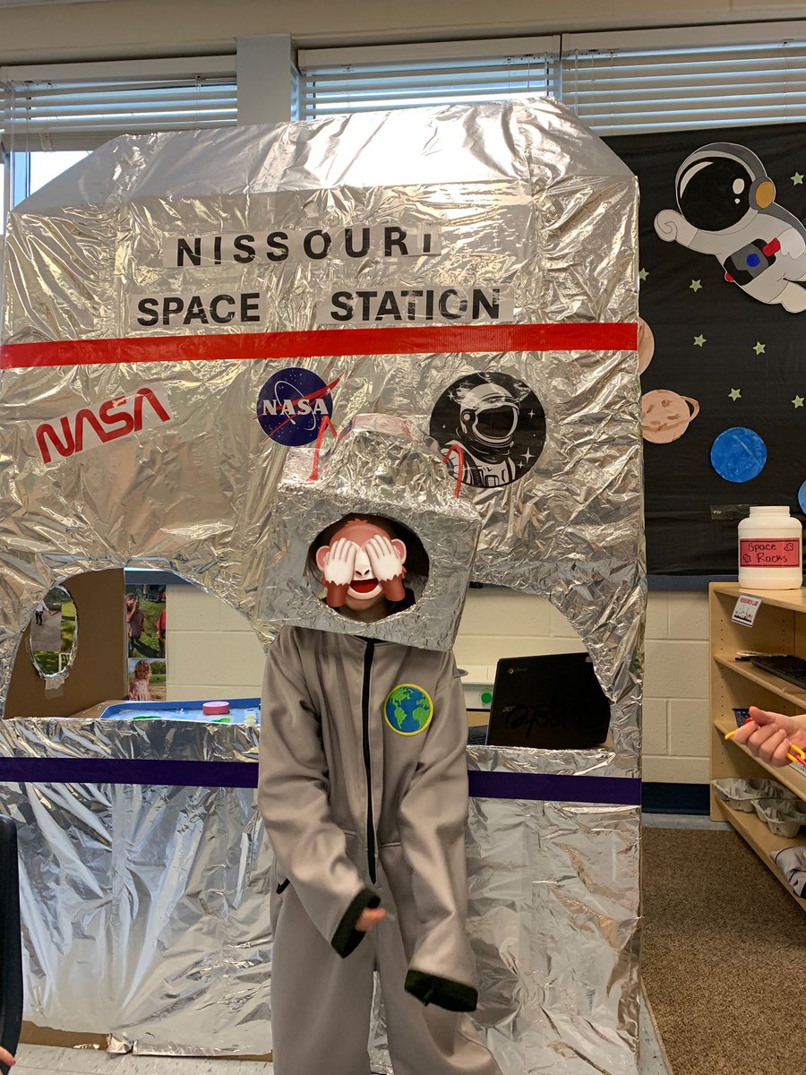 All aboard the <a href="/West_Nissouri/">West Nissouri PS</a> <a href="/WestNissouriPS/">West Nissouri PS</a> space station! 

<a href="/TVDSB/">Thames Valley DSB</a> <a href="/TVDSBKinder/">TVDSBKindergarten</a>