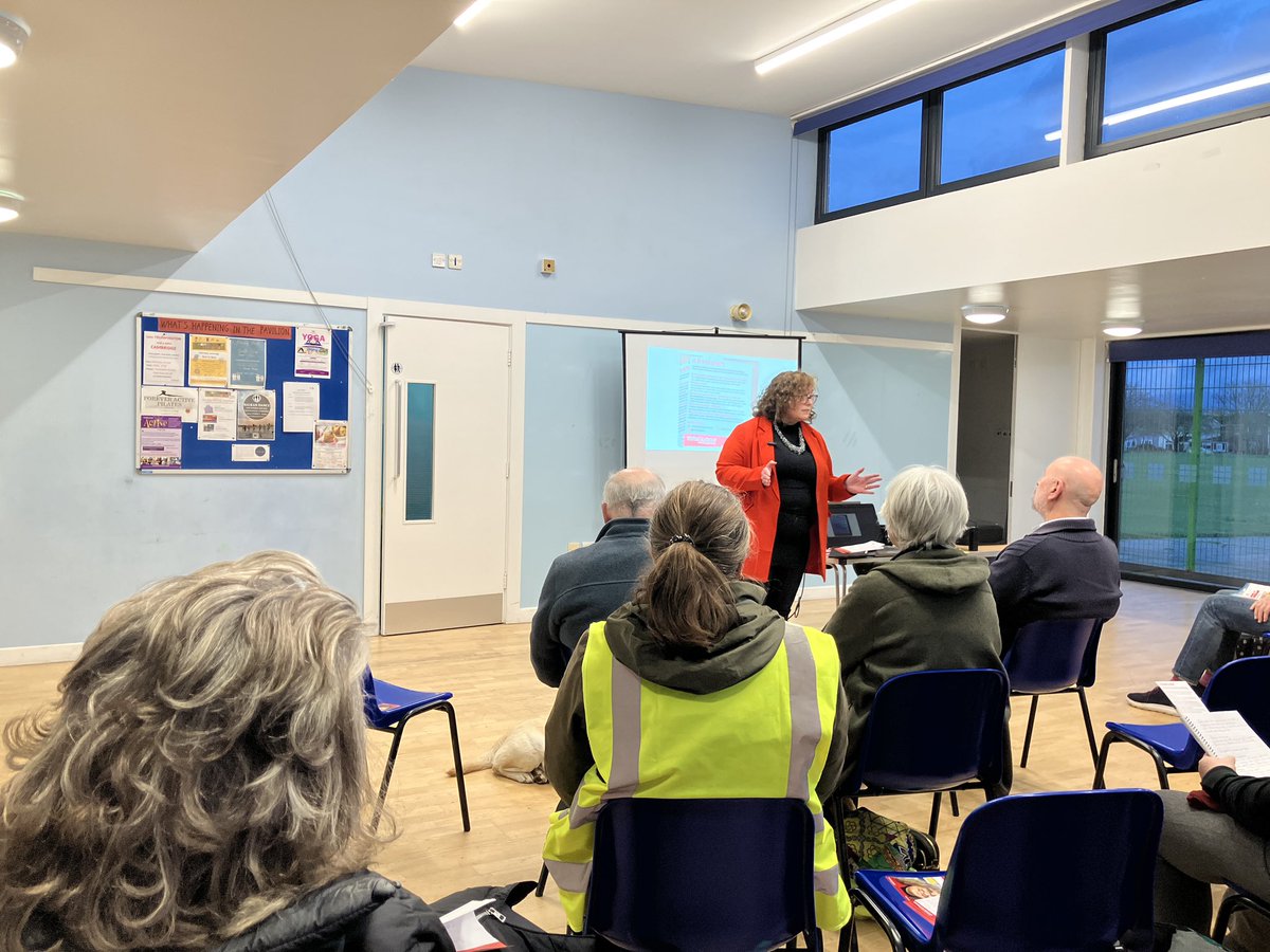 A fantastic evening in Trumpington tonight at a neighbourhood meeting talking about community safety and the role of the PCC, and listening to local priorities. Organised (superbly) by Carlos and the Trumpington Labour team, but good to see cross (and non) party attendance. 🧵
