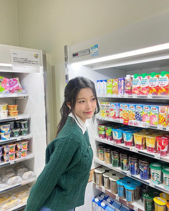 olaif's tweet photo. aku kalo diajak bubul belanja ke alfa be like : ( saking happynya dikit dikit minta fotoin ) xixix🫣❤️ https://t.co/oa0pHNHZgi