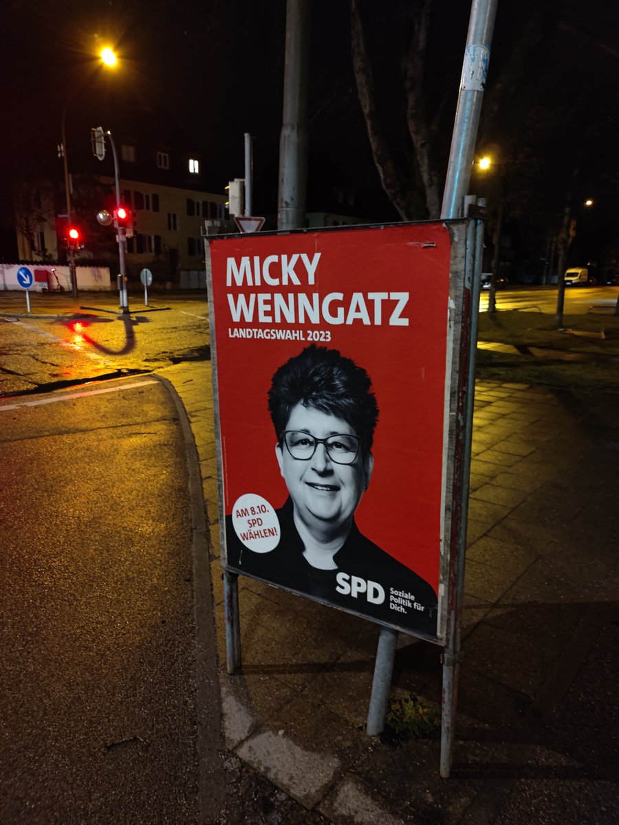 Kein Geld? Inhalt egal, weil liest eh keiner? Oder hat's nen bestimmten Grund, warum die @BayernSPD mit die alten Landtagswahlplakate zur #Europawahl wieder aufstellt? #Muenchen