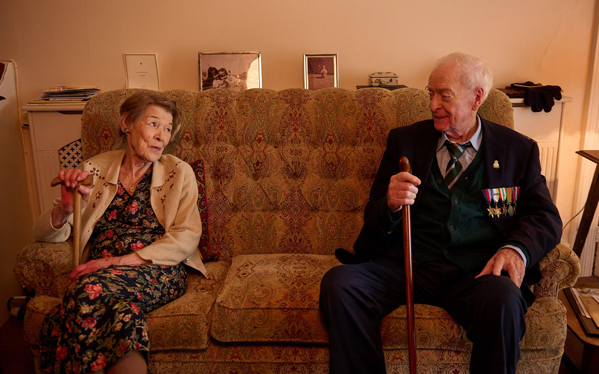 spoileralertcin's tweet photo. Michael Caine e Glenda Jackson in The Great Escaper (2023) per la regia di Oliver Parker
#film #movie #cinema #cinefilo #OliverParker #MichaelCaine #GlendaJackson #ChristopherRoss #TheGreatEscaper

https://t.co/0Ptp5cIfhi https://t.co/AIQyjE2m0a