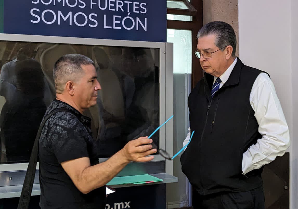 En #León estamos para servirte 🤝🏼🦁

Te esperamos todos los miércoles en Presidencia Municipal donde las dependencias están para atenderte y escuchar tus inquietudes en el #MiércolesCiudadano 🙌🏼