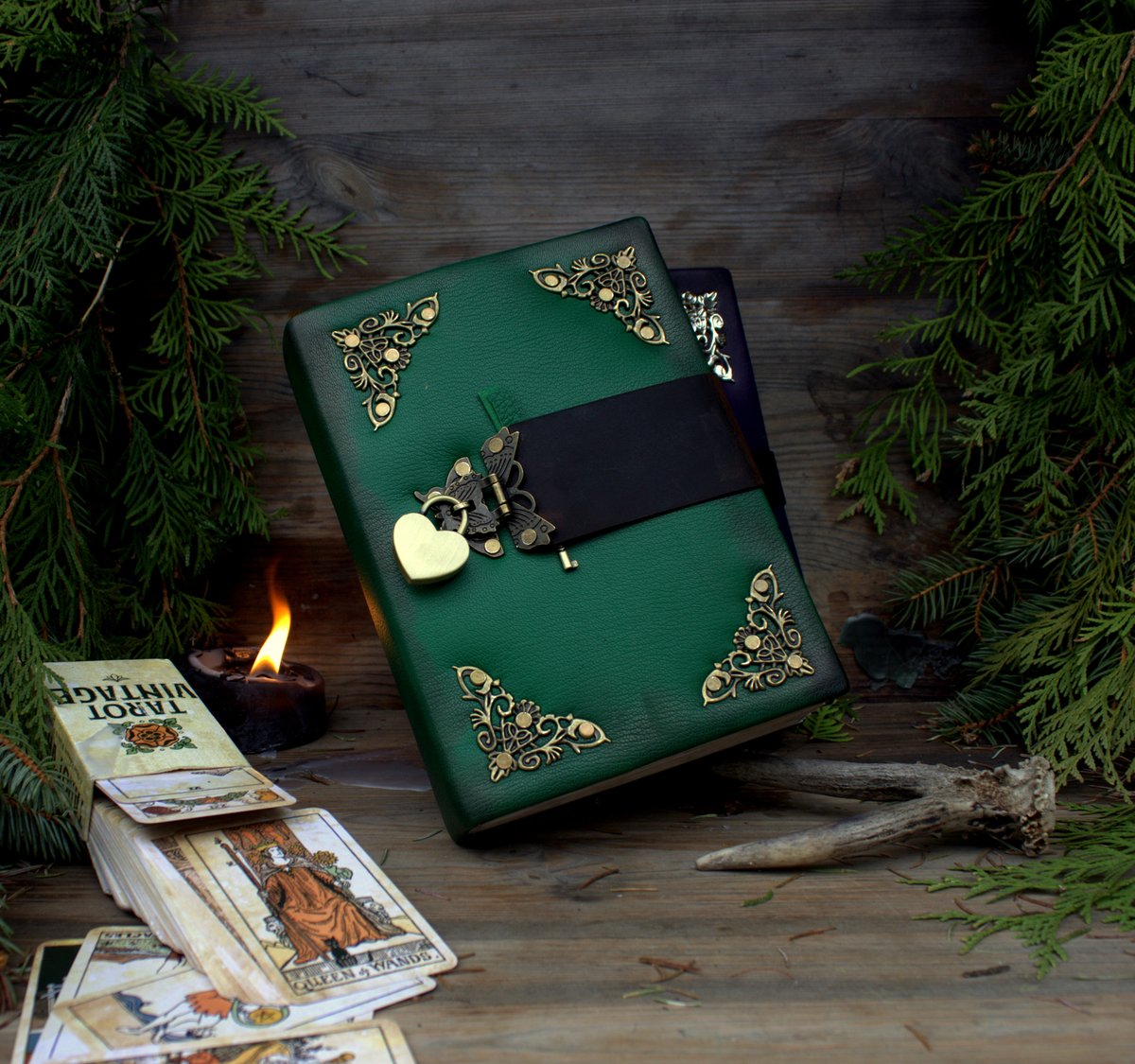 MemoryKeeper9's tweet image. Thick green witch grimoire - book of shadows handmade
memorykeeper.store/products/thick…