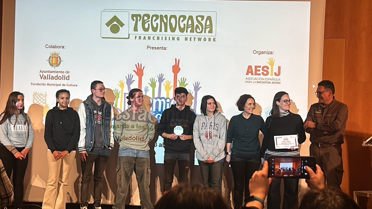 Enhorabuena a los centros seleccionados en los premios “destacando” de esta tarde .En especial al <a href="/IESRamonyCajalV/">IES Ramón y Cajal VA</a> y al <a href="/CEIPSanFernando/">CEIP San Fernando</a> 👍👏👏