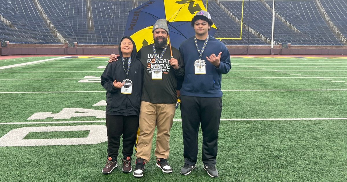 'Knowing that they would push and invest in development is second to none. It’s really important to me' Sam Utu, father of Top 100 OT target Douglas Utu, talks first visit to #Michigan over the weekend, meetings with the staff, more. #GoBlue (On3+) on3.com/teams/michigan…