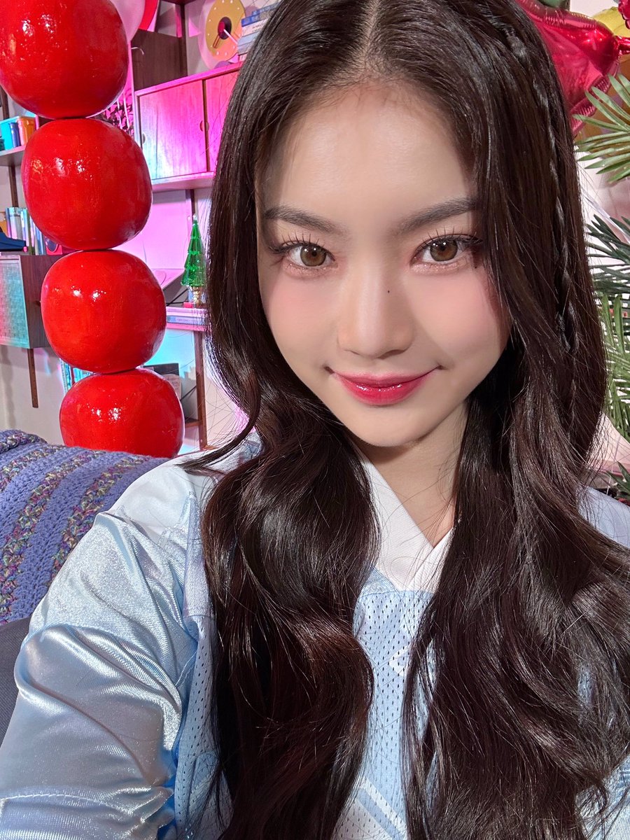 STAYC ISA 스테이씨 아이사 (@isaaamovingon) / Posts / X