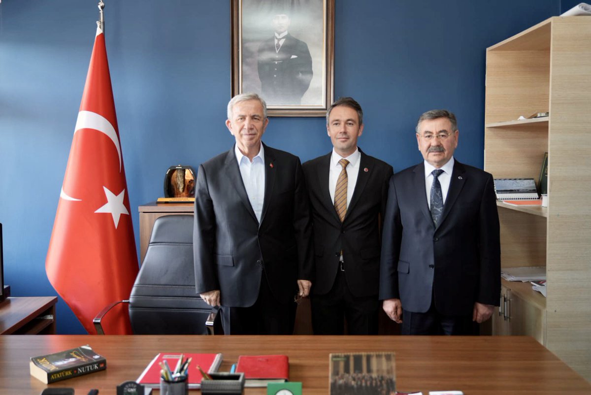 KazmkoKk's tweet photo. ÜÇLÜ OLDUK, GÜÇLÜ OLDUK.
Ağabeylerim Sayın Mansur YAVAŞ ve Sayın Yakup ODABAŞI ile Tulumtaşımıza 2.ALTIN ÇAĞINI  yaşatacağız.  @yavasmansur @yakup_odabasii #çevrecimarkatulumtaş♻️♻️♻️ https://t.co/nPP2JGLGxC