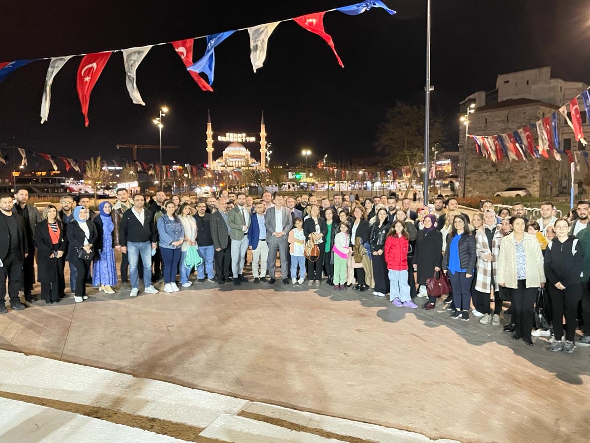 Sağlık-Sen İstanbul 1 Nolu Şube Başkanlığı olarak işyeri temsilcilerimizle birlikte geleneksel iftar buluşmamızı gerçekleştirdik. Tüm çalışma arkadaşlarımıza ayrı ayrı teşekkür ederiz. Allah kabul etsin. #SağlıkSenİstanbul1NoluŞubeBaşkanlığı