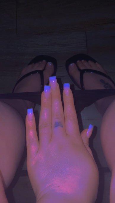 Pretty and pink, just like my 🫢💅🏼 https://t.co/LdFsVK52uu<a href="/tag/ceilingchallenge"class="tags"><span>#ceilingchallenge</span></a><a href="/tag/ceilingchallengebbw"class="tags"><span>#ceilingchallengebbw</span></a>