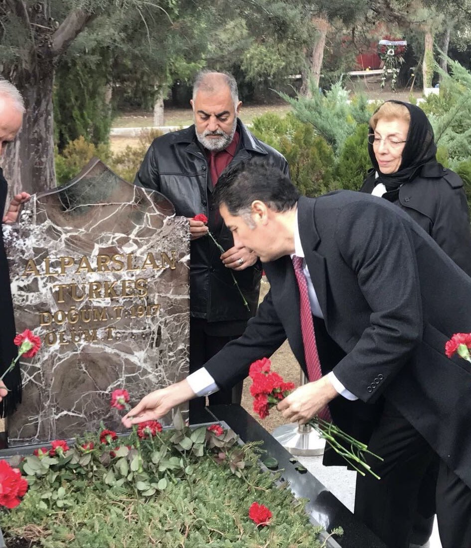 Cennet Mekan Başbuğ #AlparslanTürkeş 'in aramızdan ayrılışının sene-i devriyesi sebebiyle rahmet, minnet ve dualarla yâd ediyoruz.

Başbuğumuzun Aziz ruhu şâd, mekanı cennet olsun.