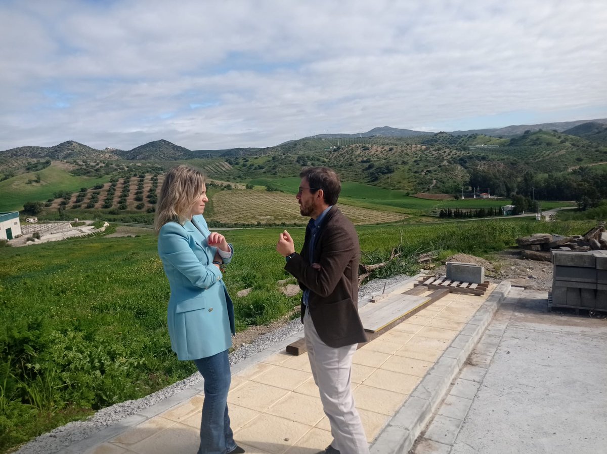 Esta provincia es enorme en muchos sentidos. Esta mañana visitaba las inversiones del Gobierno de España en Villanueva de San Juan con su joven y proactiva alcaldesa Nerea Gómez y ahora cierro el día hablando sobre la Semana Santa en el @elllamadorcsr de @CanalSurRadio #Sevilla