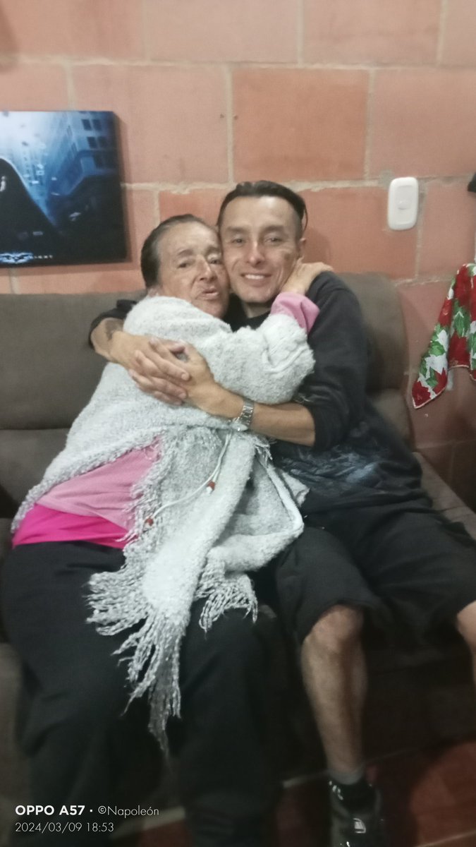 CamiFonset's tweet photo. Mi vieja te amo...Madre eres lo más valioso https://t.co/eK6VFrUKoT