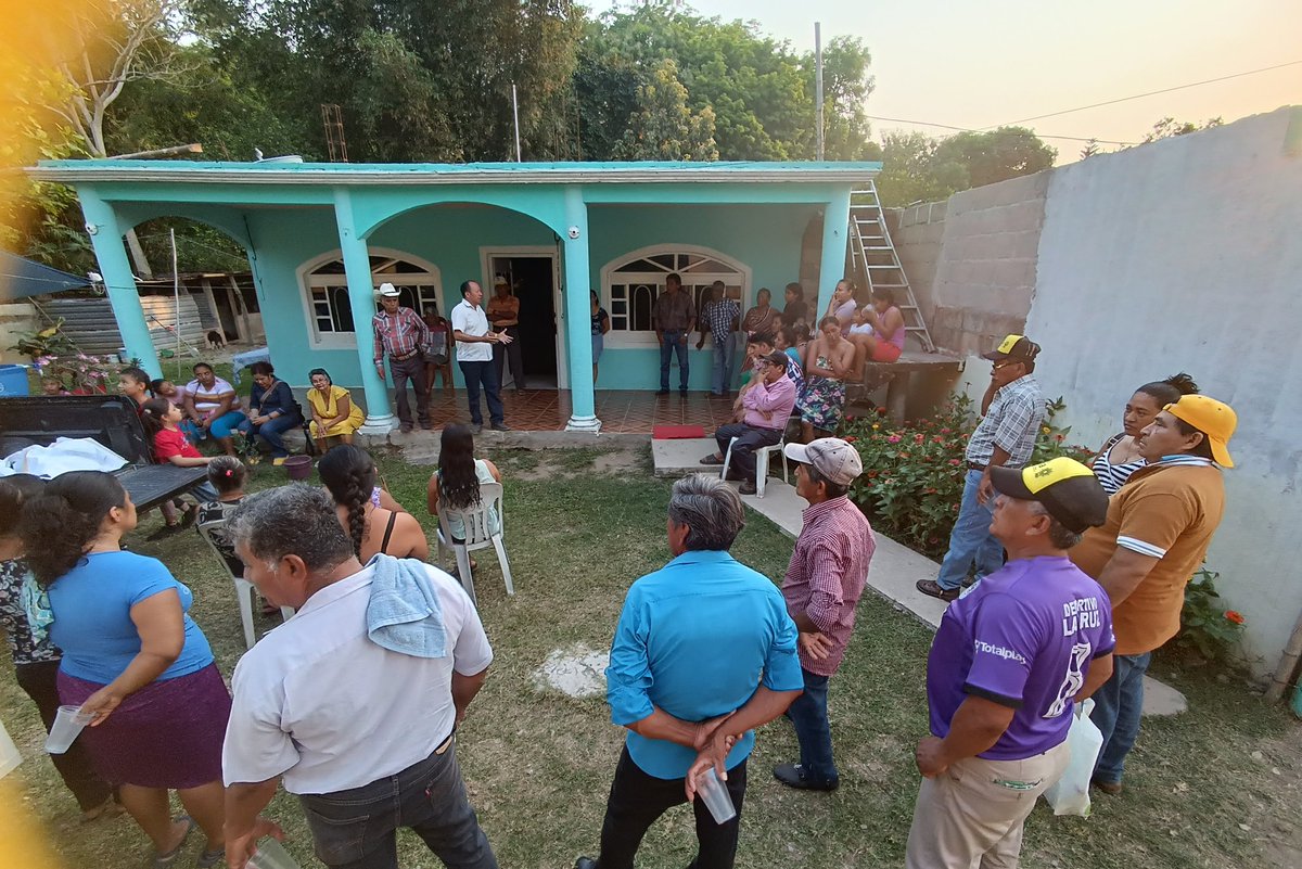 En el sector la Aurora de la Ra. Pablo L. Sidar, los vecinos nos reiteraron  su apoyo decidido.  

No les vamos a fallar. Conocemos sus prioridades y también sus soluciones.

Gracias al equipo, por la organización y enlace. 

2 de Junio, para presidente Municipal, Vota PRD.