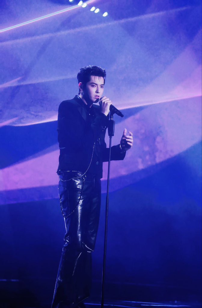 kriswu_4ever tweet picture