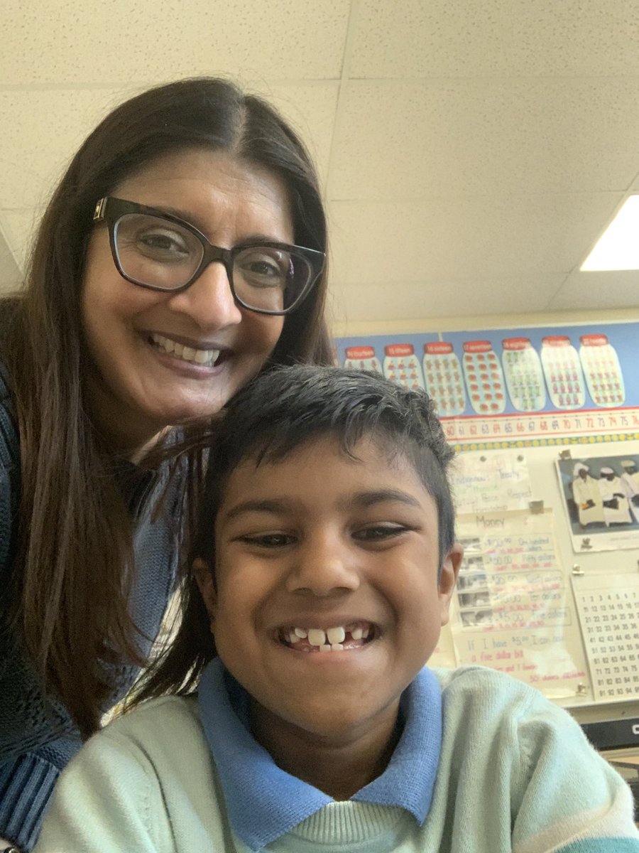 LysMasc's tweet photo. With all of the rain, I thought I’d share a picture of my friend who is sunshine personified. ☀️😀💙 @St_Andrew145 https://t.co/Ssdr7L9461
