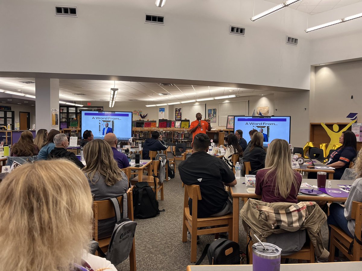 mattwmyers's tweet photo. A lot of great learning today with Avid and @GoodnightSMCISD. Enjoyed doing learning walks in classrooms, listening to teachers, and watching students lead and serve on a panel. Thank you Mr. Alvarez for hosting! @SanMarcosCISD @Boernehs https://t.co/8hNfVAh4JW