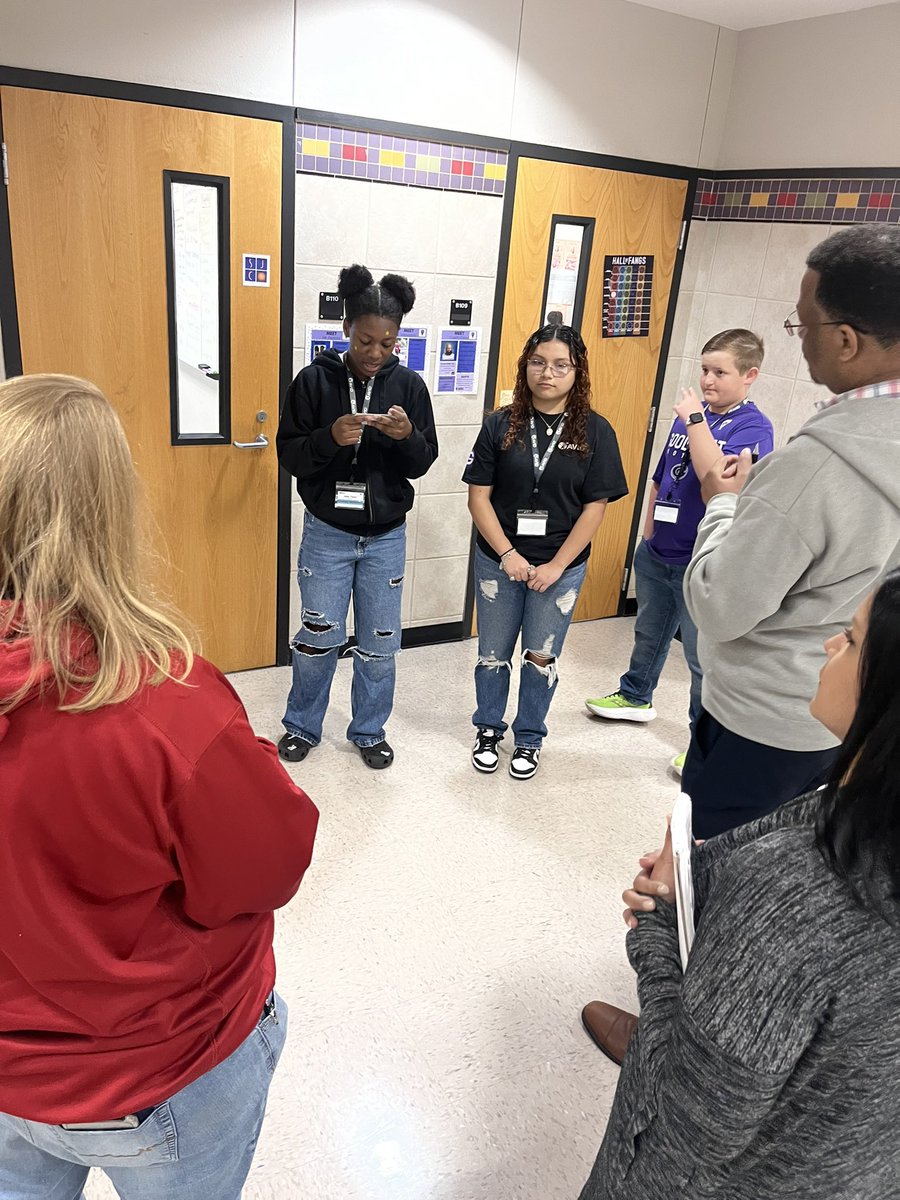 mattwmyers's tweet photo. A lot of great learning today with Avid and @GoodnightSMCISD. Enjoyed doing learning walks in classrooms, listening to teachers, and watching students lead and serve on a panel. Thank you Mr. Alvarez for hosting! @SanMarcosCISD @Boernehs https://t.co/8hNfVAh4JW