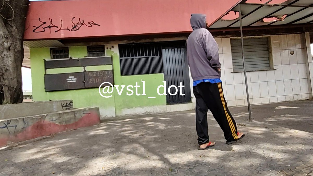 vstl_dot's tweet image. 1/3 Passei na rotatória e avistei esse macho,me deu um tesão... Parei num ponto estratégico e fui ao encontro dele,  pra dar o &quot;bote&quot;. Aproximei, troquei ideia, e mandei a real. Ele hesitou. Achei que não ia dar em nada, mas quando o safado apertou o pau BINGO!