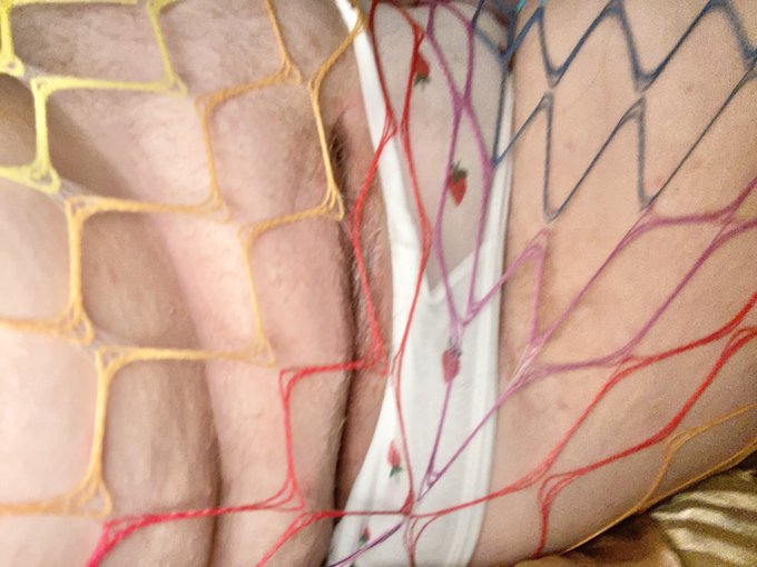 Can I be your slutty friend with benefits? ☺️😜 Don&rsquo;t forget to tip for nudes in your inbox!! 😘 https://t