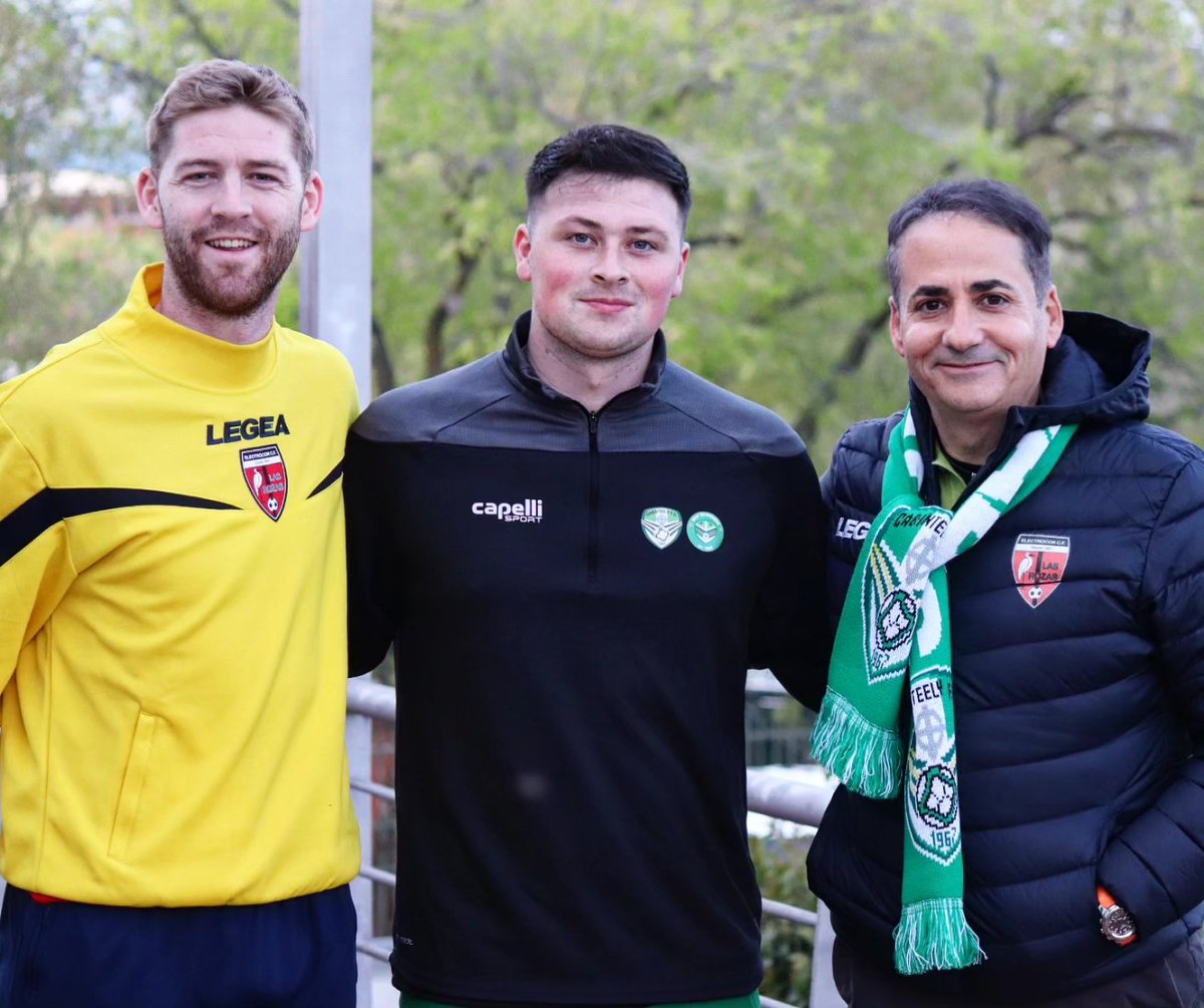 ELC_Las_Rozas's tweet photo. 🇪🇸🇮🇪

We welcome 👋🏻 our friends from @Cabinteely_FC , who started their stage in #LasRozas today.

Tonight, they played a game against our #SeniorB in #ElAbajon 

🫶 Thank you for your visit and we wish you a happy stay!

🔴⚪️ https://t.co/Slghm9fzHF