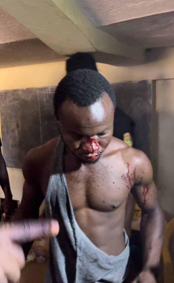 #football : Kankan, la ville hostile au fair-play
Lors de la rencontre entre le Milo FC et Renaissance au stade MM de Kankan, une scène anti-sportive enregistrée dans les vestiaires.
Selon  site Firawa Sport les joueurs de la Renaissance et quelques encadreurs ont été agressés.