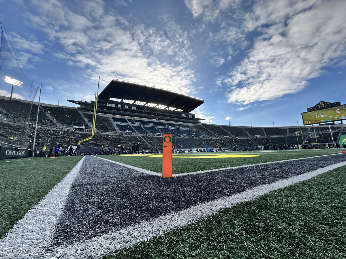 davesizer's tweet photo. @CFBcampustour Husky Stadium, Los Angeles Coliseum and Autzen Stadium https://t.co/e2yzscZCCd