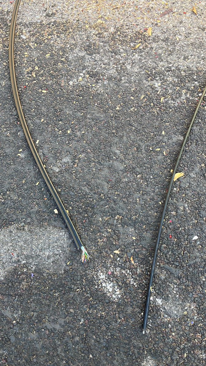 GiaBts's tweet photo. Hola @Telmex tenemos un problema de forma continua en Cuernavaca Morelos. Se roban el cable de telefonía e internet, ya no sabemos qué hacer. 🆘 https://t.co/nke4T8HshY