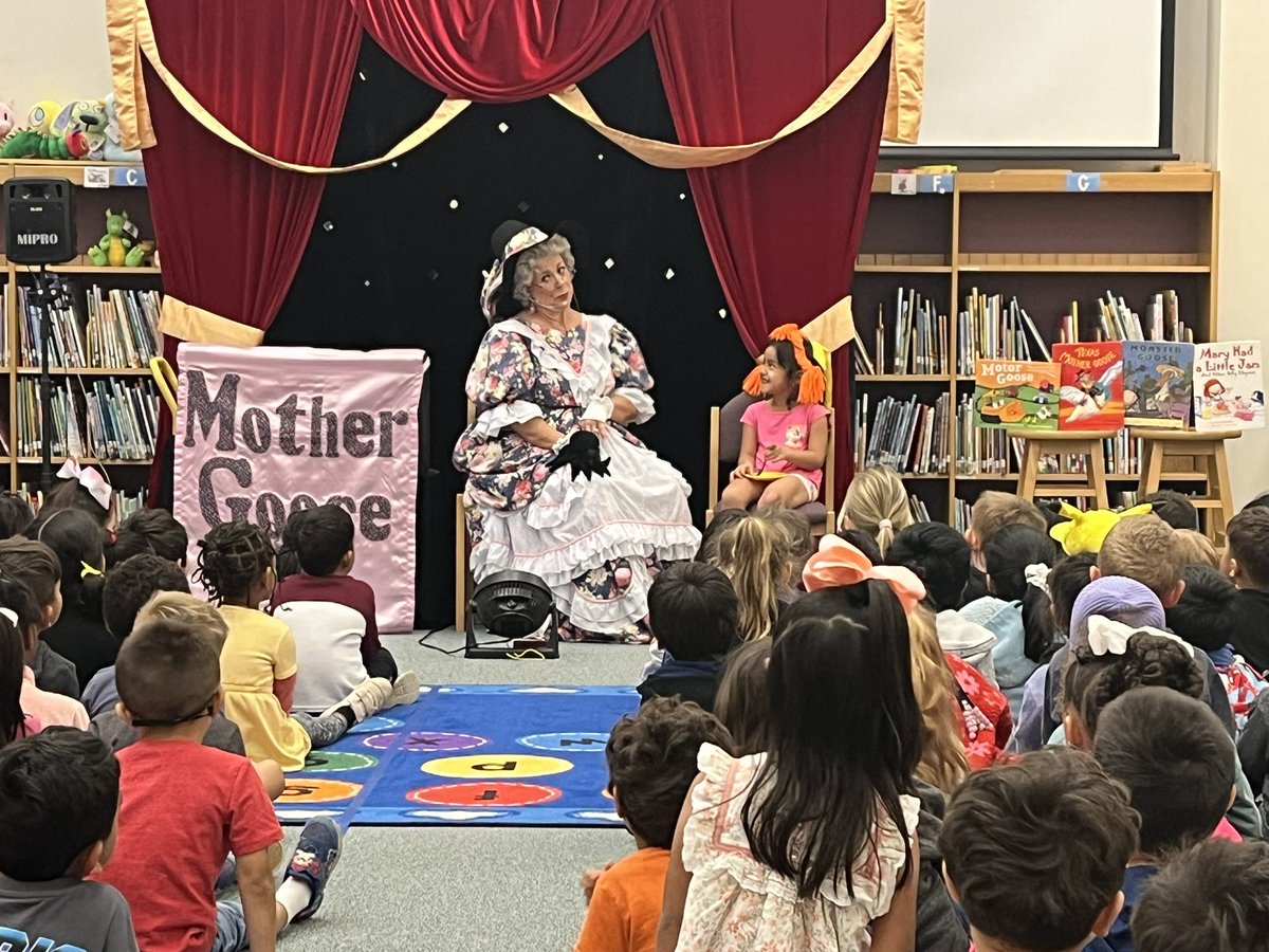 We had #MotherGoose in the @BagdadLibrary thanks to @TXCommArts for supporting the arts and helping us bring a wonderful performance to our pre-k and kinder Bobcats! @principal_dlgc @LeanderISD_Lib