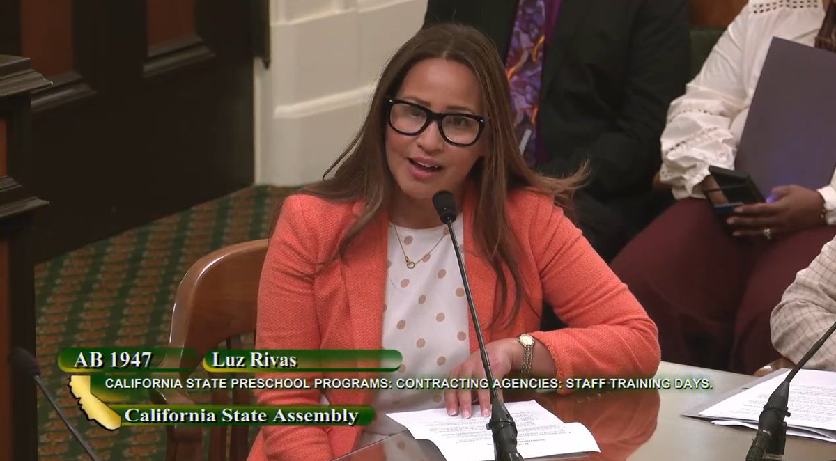 Early education teachers do better when they receive professional development specifically geared toward supporting #DualLanguageLearners. #AB1947

Californians Together is proud to co-sponsor this much-needed piece of legislation!