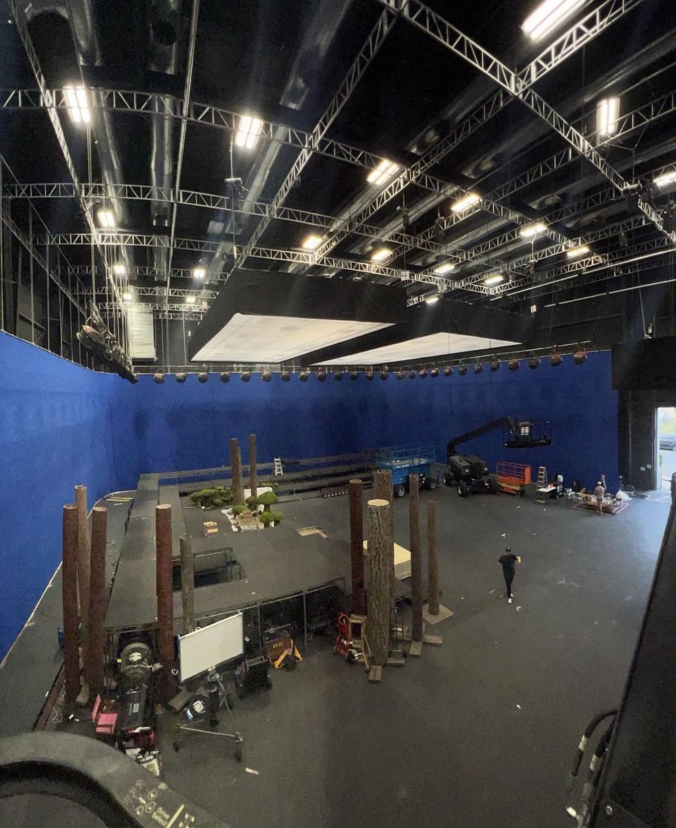 MELSHUB's tweet photo. Behind the scenes to what seems to be a Melanie Martinez Music Video

Pictures from people she has been working with https://t.co/Re8N5jupjW