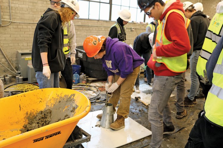 Students at the University of Washington are at the forefront of redefining concrete for the modern world. By testing new recipes that lower CO2 emissions and improve strength, they're paving the way for the next generation of infrastructure. 🛣️🐾 | bit.ly/4aAErO4