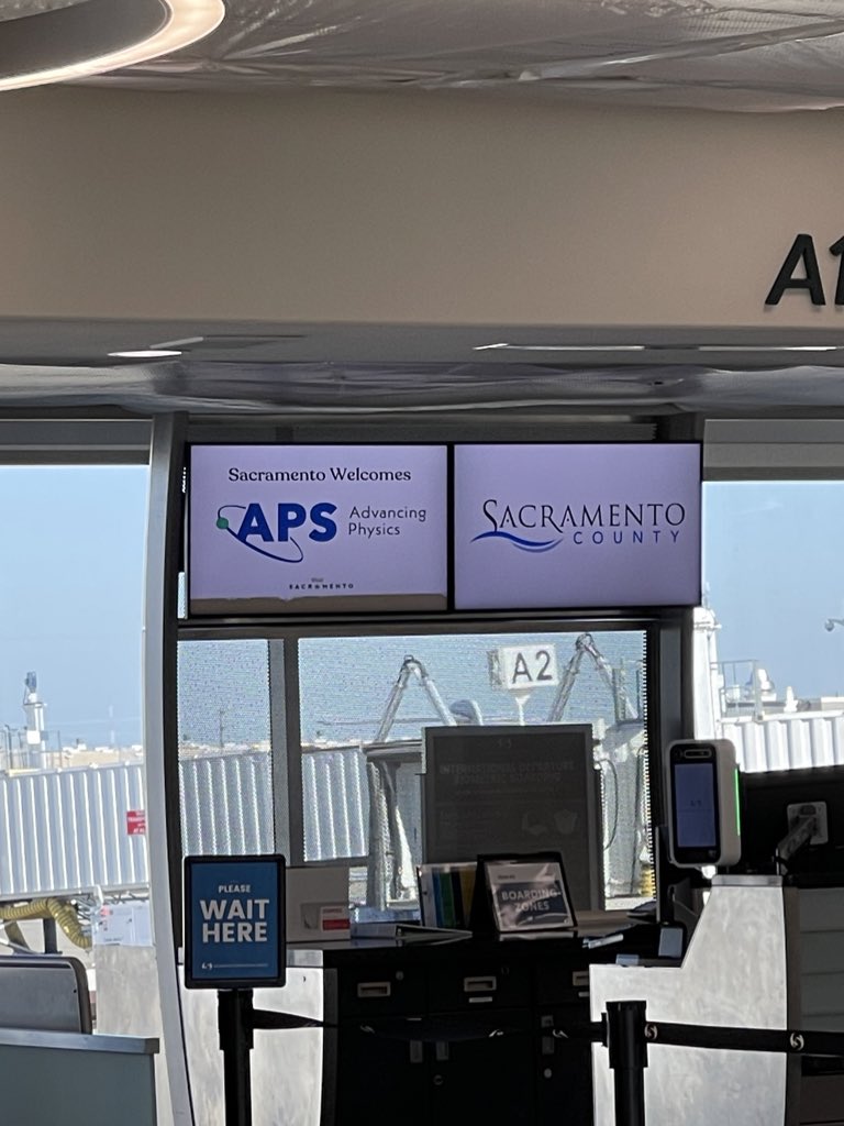 Christine L. 🐋 tweet media