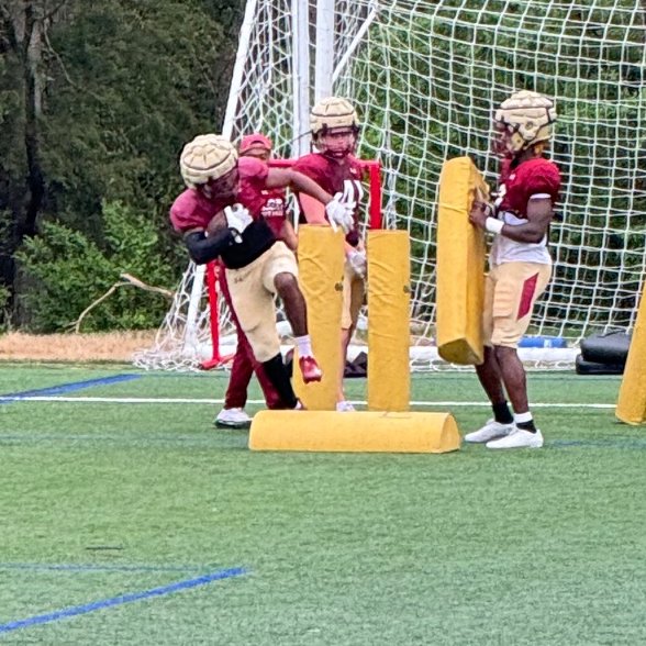 @Coach_Bumper with @WaltonRecruits STAR 2020 RB @julianbumper @ElonFootball Spring Practice! #RaiderFbFam #BallDownBallOut hudl.com/profile/799265…