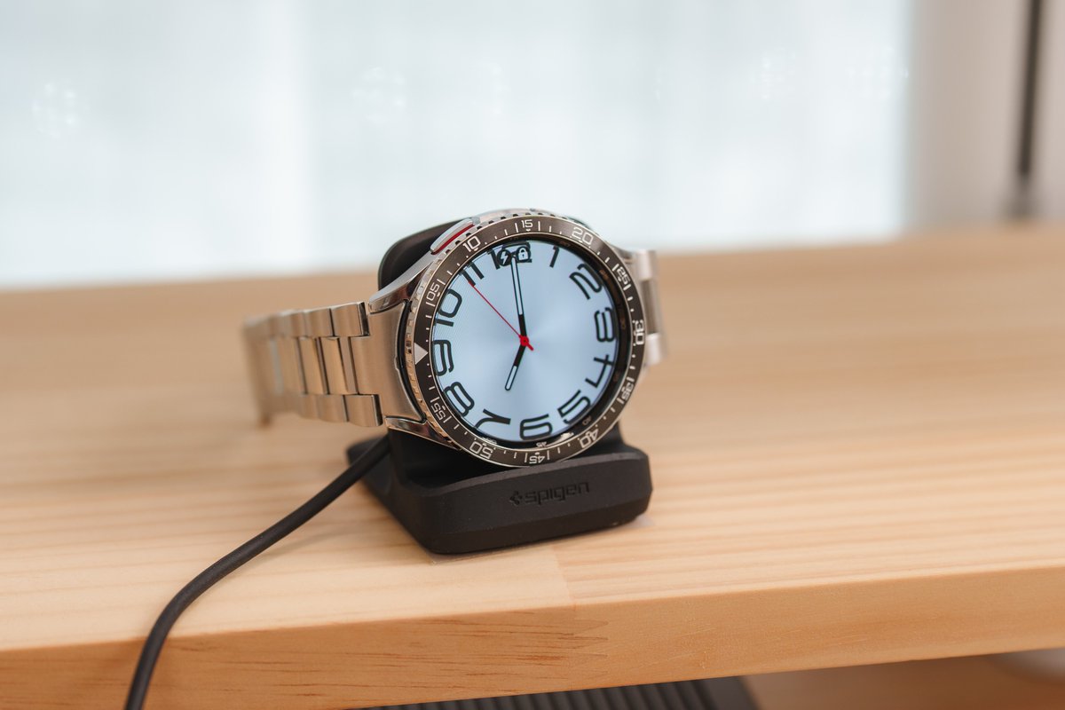 jaga_farm's tweet image. \ ブログ更新 /

Spigen Galaxy Watch 6 Classic向けアクセサリをレビュー。
某高級時計風にしてみました。

jaga-farm.com/spigen-galaxy-…

バンドとベゼルを交換してビジネスシーンに合うスマートウォッチに。
シンプルなGalaxy Watch 6 Classicから一気に印象が変わります。

#spigen 
#GalaxyWatch6…