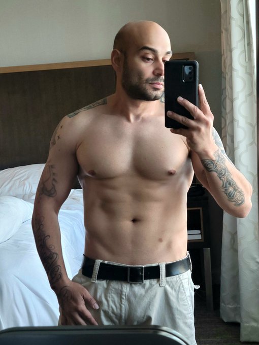 I'm working on my stomach trying to get lean https://t.co/QlINtefS8Y