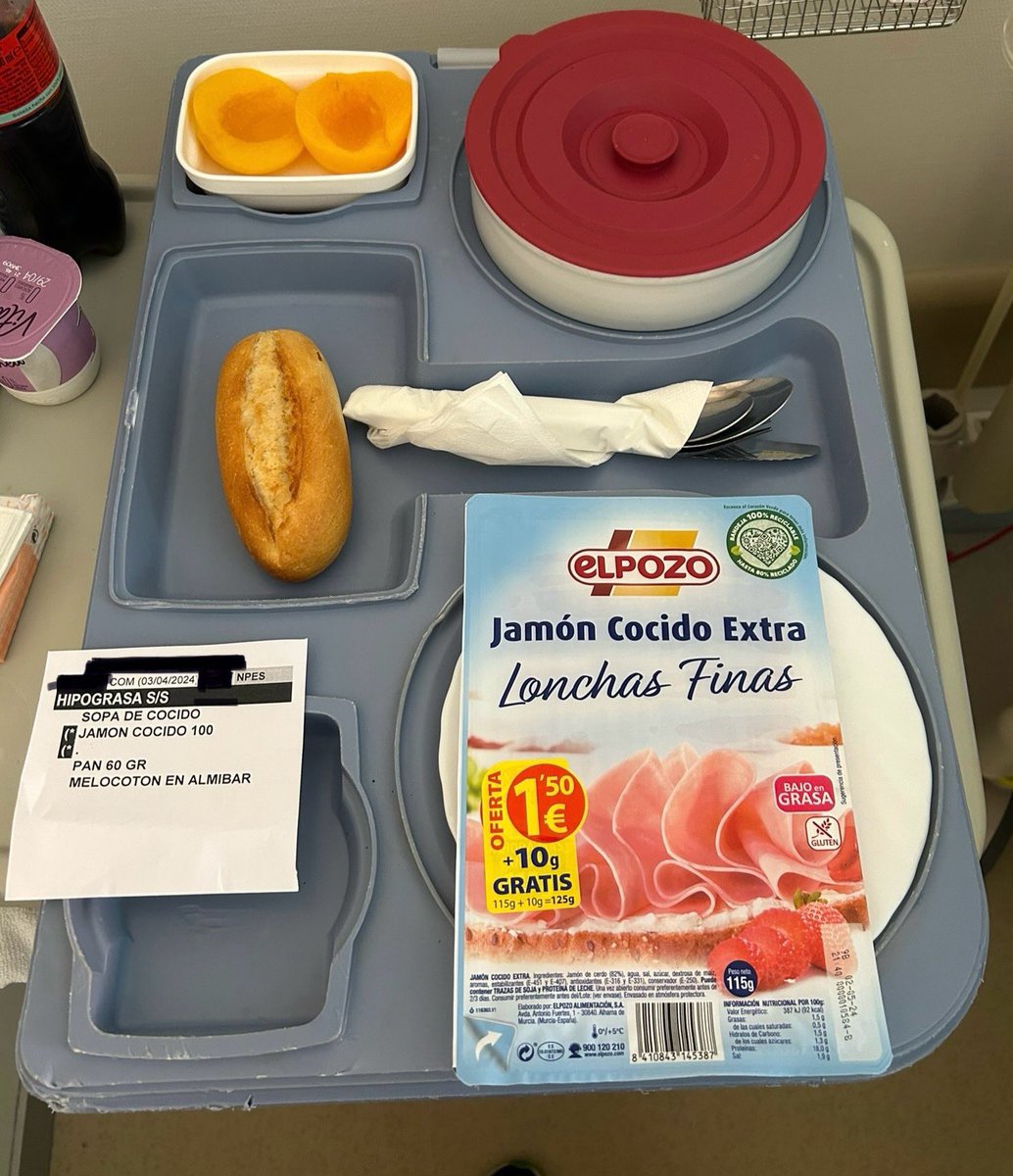 kikonmago's tweet photo. El menú de hoy en el Hospital Universitario Río Hortega (Valladolid) lo del segundo plato de vergüenza . https://t.co/a11VotjKcq