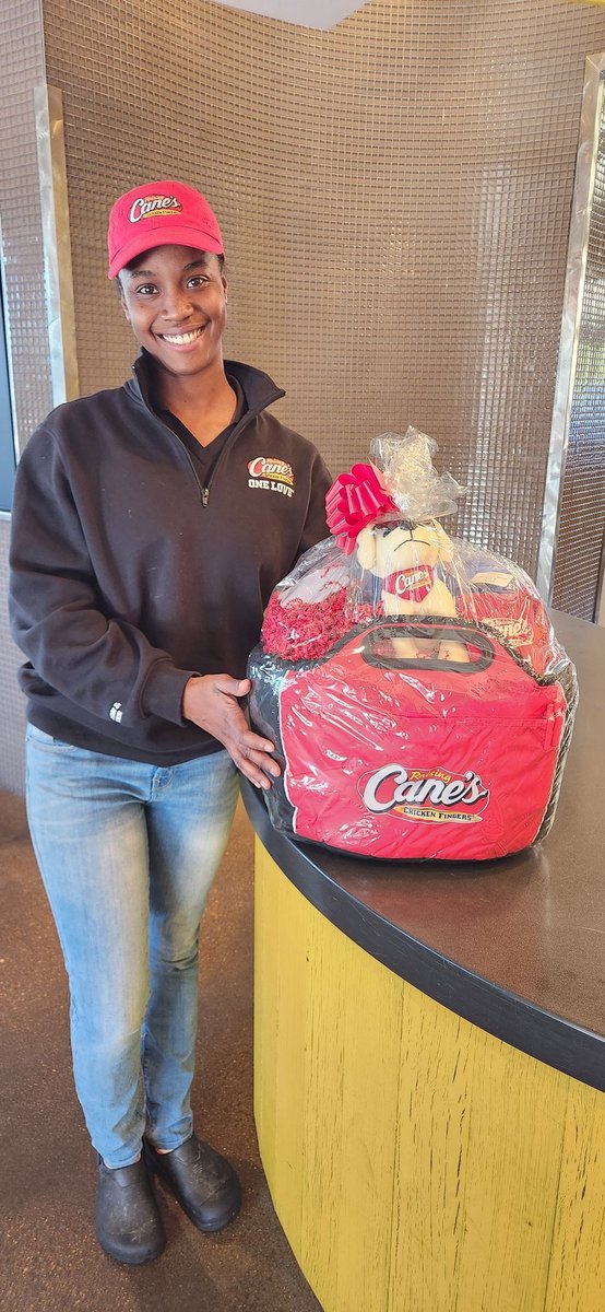 Thank you @raisingcanes for donating a gift basket for our upcoming school carnival 🎡🎪🎠
@Vardeman_AISD @AldineISD @RayMondragon @orfelinda_todd @AldineHeadStart @Ms_anatoledo @VerniqueMathi #BusinessPartner #SupportingOurCommunity