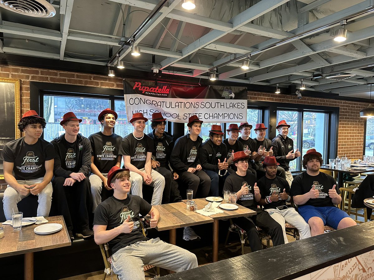 Thank you so much @PupatellaPizza for hosting the State Champions for dinner. We are beyond appreciative of the support and generosity you have given the boys this season!