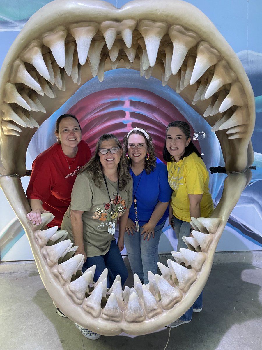 We had such a fun day today at the Houston Interactive Aquarium! I love these ladies it was a true team effort to make it happen! ⁦@DesireeMooreMBE⁩ ⁦@MrsErmisMBE⁩ @HumbleISD_MBE⁩  #mbeisfamily
