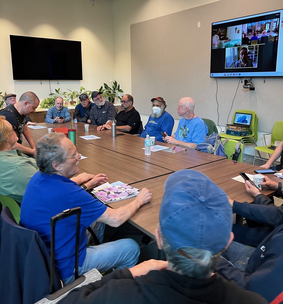 It's official! The @CurrySrCenter's Tech & Wellness Hub + opened its doors last week in SF. We're proud to join forces with the Curry Senior Center to launch this unique wellness & tech space tailored specifically for older adults. Details: bit.ly/43HRHOX.