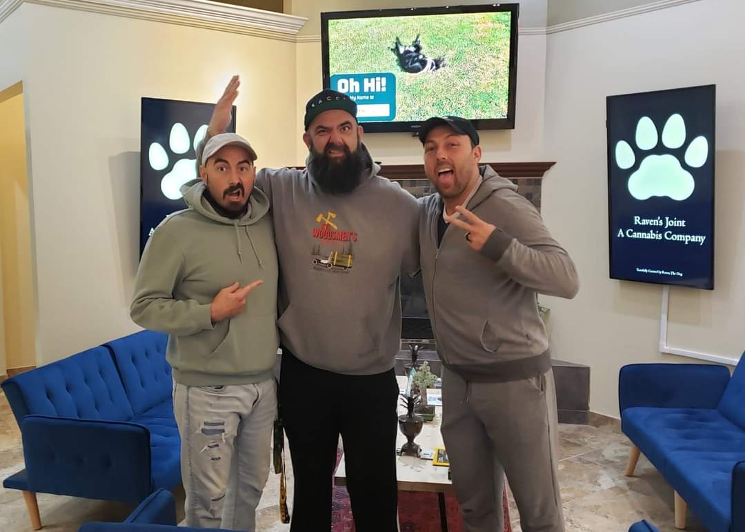 <a href="/2CWrestling/">²CW: Squared Circle Wrestling</a> is in the house <a href="/RavensJoint/">RavensJoint</a> w/ <a href="/IceboxAndo/">Nick Ando</a>
&amp; <a href="/ExtremelyCute/">Colin Delaney</a>!

#wrestlinglife #Wrestlemania 
#wrestlemania40 #WrestlingCommunity